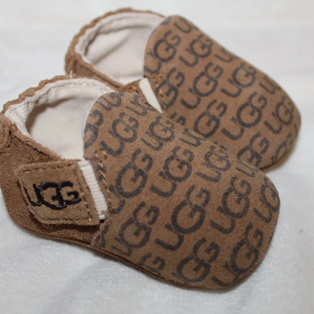 NIB UGG INFANT UNISEX BOYS GIRLS SUEDE LOGO CRIB‎ SHOES CHESTNUT